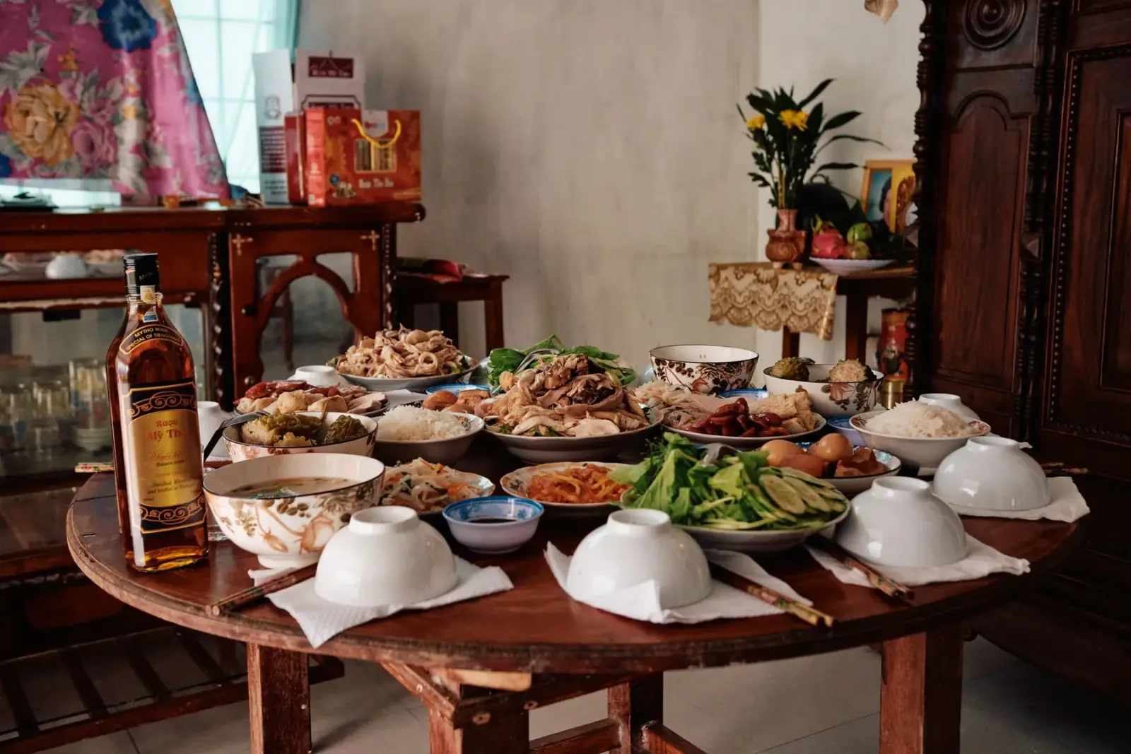 Mâm cỗ Tết bày đầy món ở Bến Tre