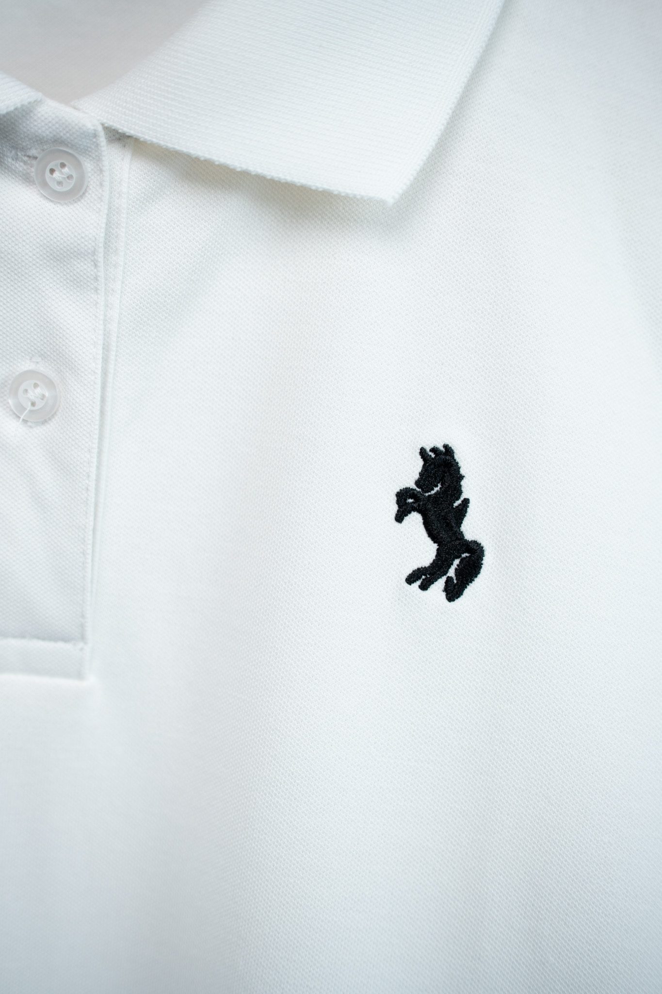 Áo Polo Trắng Thêu Logo Ngựa