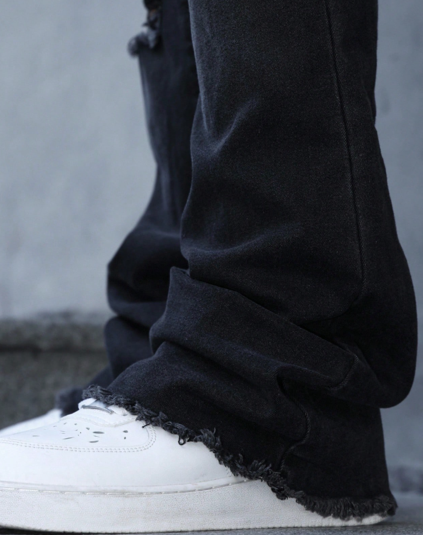 Quần Jeans Bootcut Đen Rách Gối