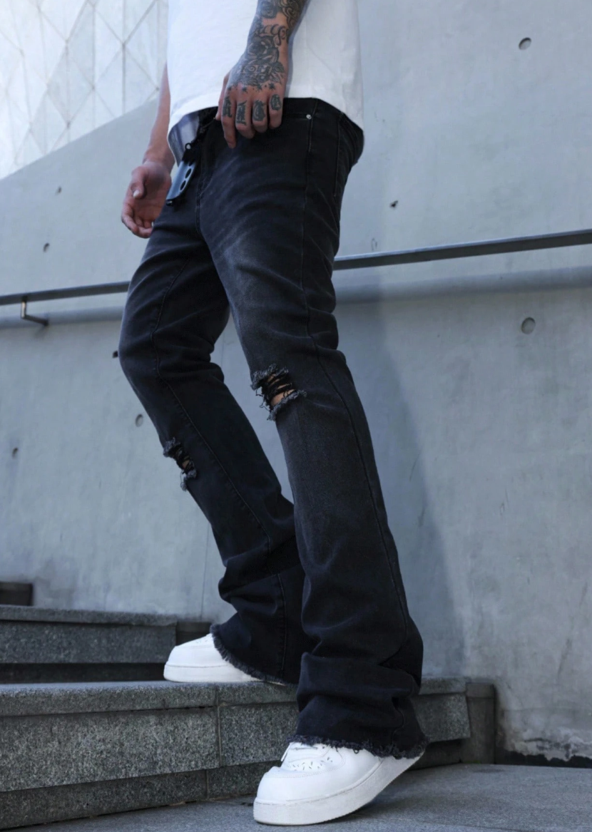 Quần Jeans Bootcut Đen Rách Gối