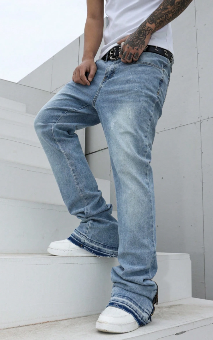 Quần Jeans Bootcut Xanh Nhạt Khóa Gấu