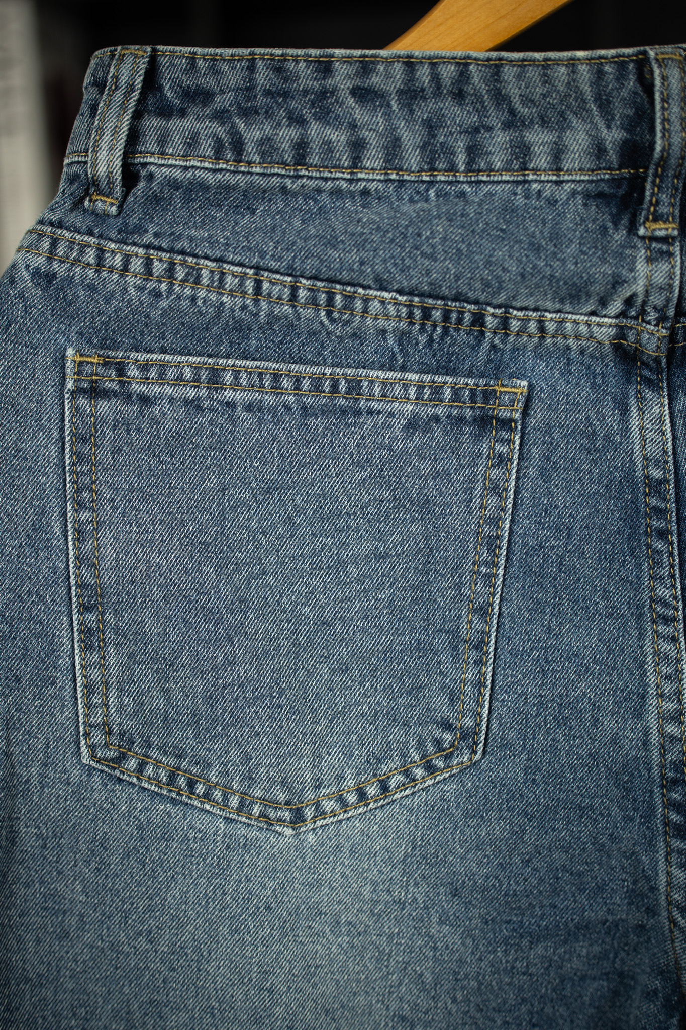 Quần Jeans Suông Xanh Trung Tính